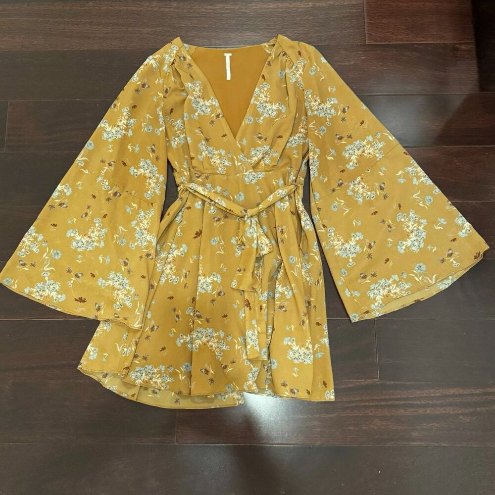 Free People floral blouse, lined with belt.  Size S